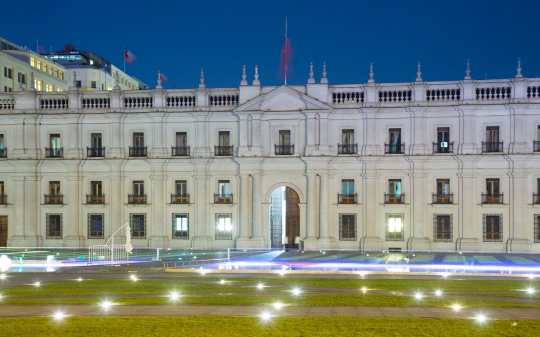 Chile se ilumina: proyección 3D en La Moneda para recibir el verano