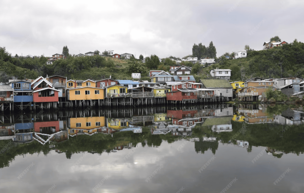 Universidad de Chile y Municipalidad de Dalcahue sellan convenio para envejecer mejor en Chiloé