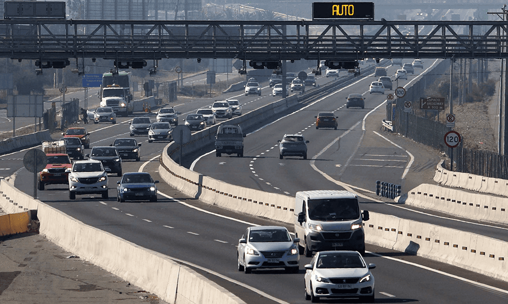 Plan de contingencia en carreteras por Semana Santa: Más de 450 mil vehículos saldrán de Santiago