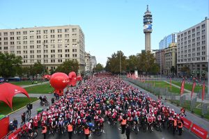 Más de 12 mil personas participaron en el Desafío Gran Santiago y cicletada familiar