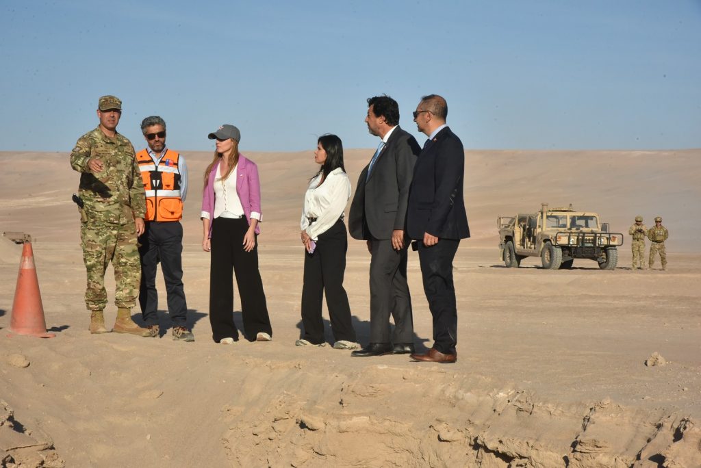 Ministra Mara Sedini constató en terreno 40% de avance de la zanja del Plan Escudo Fronterizo