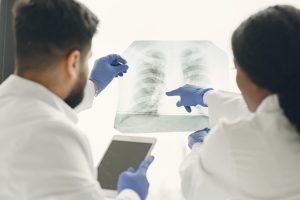 Tuberculosis: Cómo se transmite y cuáles son sus síntomas