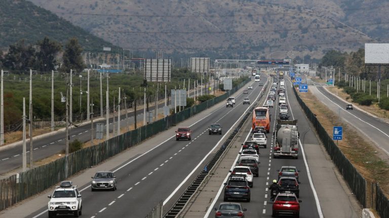 Fedetur y Duoc UC revelan cómo viajan los chilenos en fines de semana largos: cercanía, planificación y gasto acotado marcan la tendencia