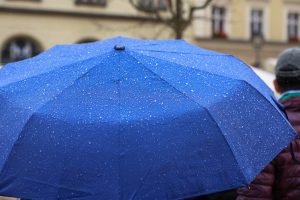 Nieve en cordillera, viento de componente norte y precipitaciones dejaría sistema frontal