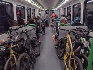 Estudian cómo integrar la bicicleta al tren para transformar la movilidad urbana