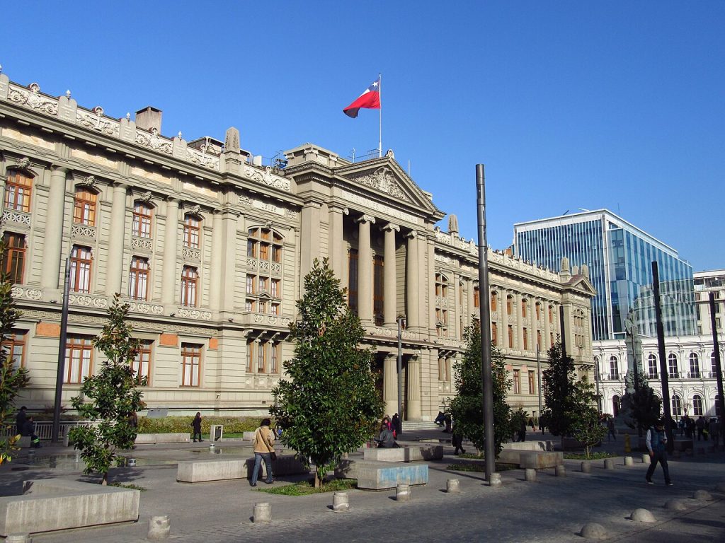 Corte Suprema sanciona a abogada por citas doctrinales inexistentes generadas por inteligencia artificial