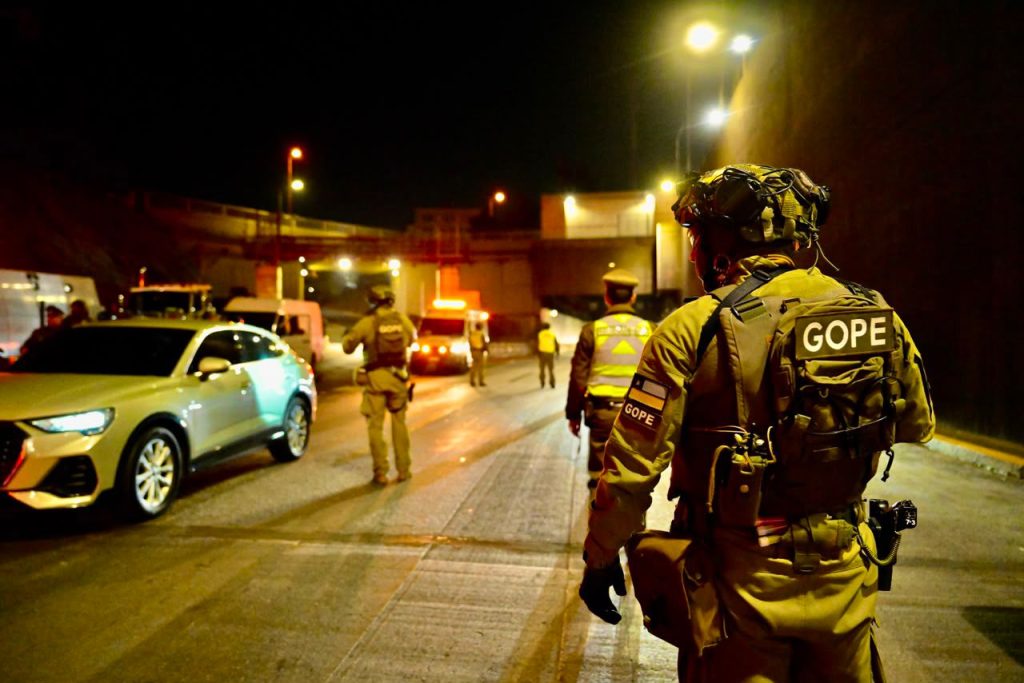 Carabineros despliega amplio operativo preventivo en la RM y Valparaíso: 158 detenidos y más de 8.500 controles realizados