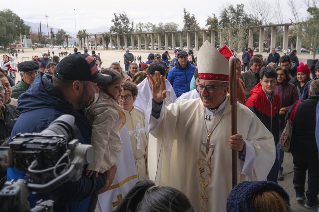 «Tenemos que poner esperanza donde no hay esperanza»: el llamado del cardenal Chomali en la fiesta de la Virgen del Carmen 
