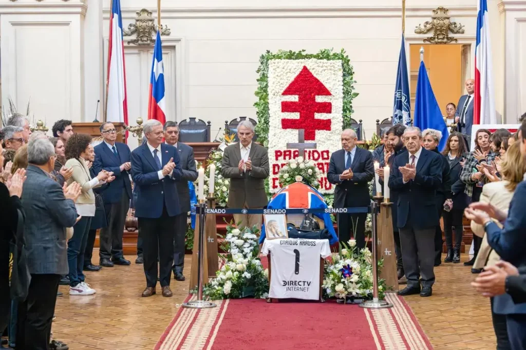 Transversal homenaje en el ex Congreso a Enrique Krauss Rusque