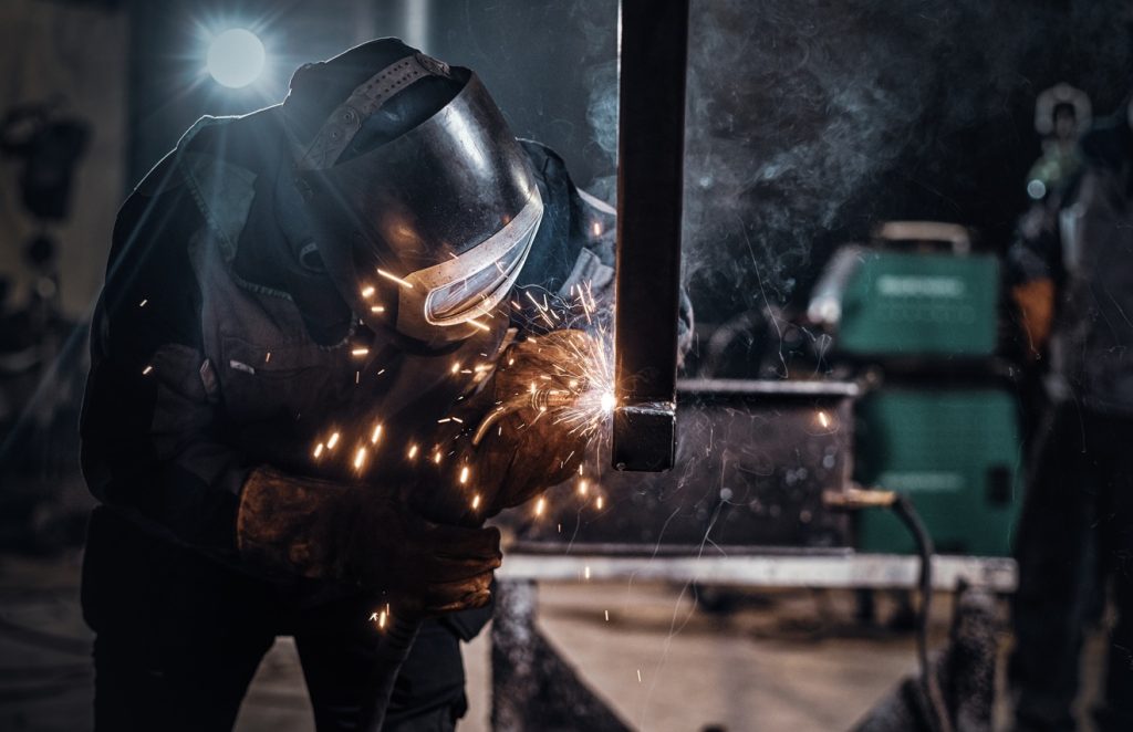 Industria metalúrgica metalmecánica sigue en recesión y acumula seis meses de caída pese al repunte de la economía