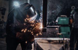 Industria metalúrgica metalmecánica sigue en recesión y acumula seis meses de caída pese al repunte de la economía