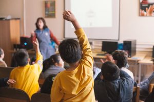 Violencia escolar: 8 de cada 10 chilenos creen que el problema aumentó y casi la mitad pide expulsión inmediata de alumnos agresores