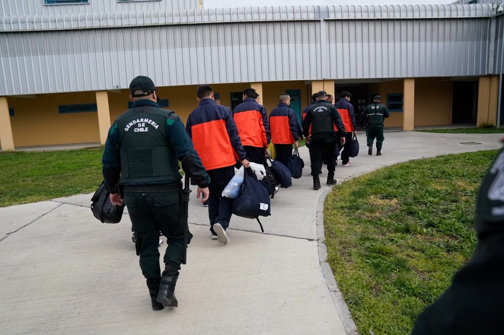 Operación Cancerbero inicia traslado de 392 internos desde el antiguo penal de Talca