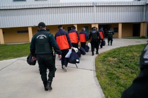 Operación Cancerbero inicia traslado de 392 internos desde el antiguo penal de Talca