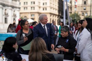 Encuesta Criteria: Aprobación del Presidente Kast baja 2 puntos y se sitúa en 34%