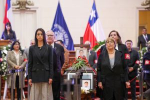 Con guardia de honor despiden a Camilo Escalona en el ex Congreso Nacional