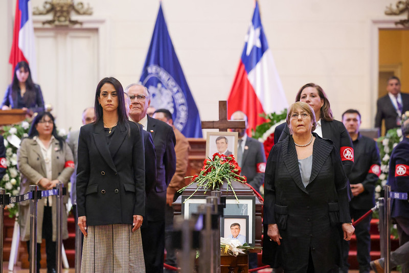 Con guardia de honor despiden a Camilo Escalona en el ex Congreso Nacional