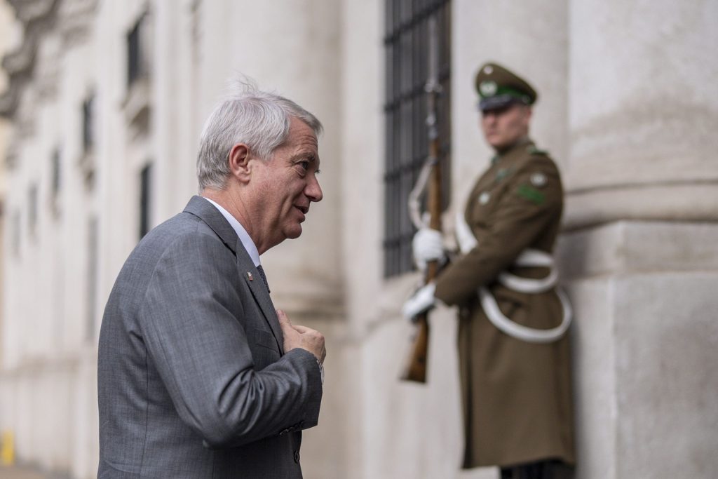 Encuesta Agenda Criteria: Aprobación del Presidente Kast sube a 31% (+1 punto) y la desaprobación baja a 55% (-3)