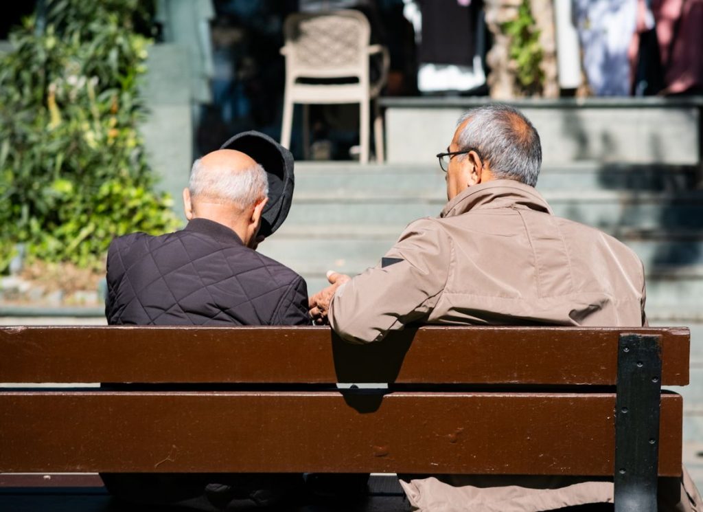 Enjevecimiento de la población: En Chile viven 3.665.028 personas de 60 años o más, equivalentes al 19,8% de residentes