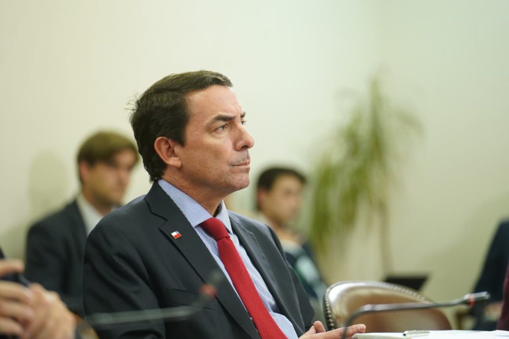 Ministerio de Justicia y Derechos Humanos suspende tramitación de decretos de rebaja de condenas y anuncia medidas legislativas con discusión inmediata
