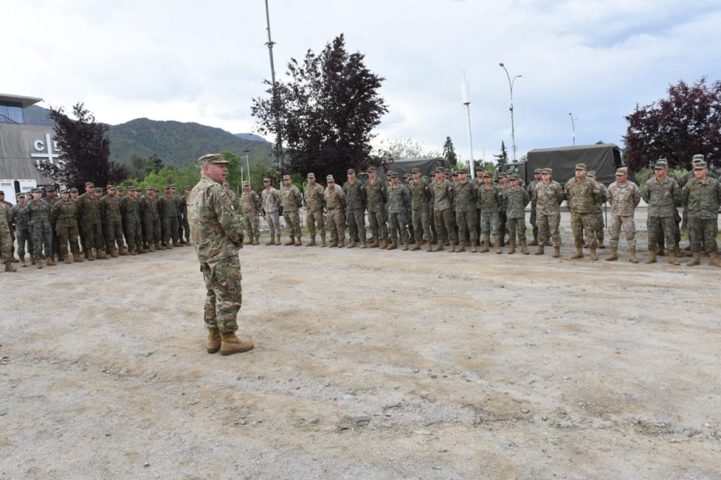 Comandante en Jefe del Ejército inspecciona en terreno despliegue militar por emergencia en Las Condes