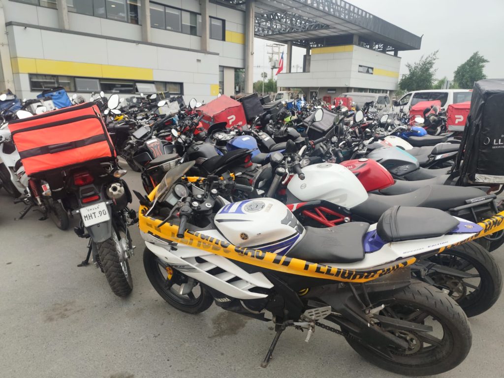 Carabineros retiró de circulación casi mil motocicletas durante operativo de fiscalización en la capital