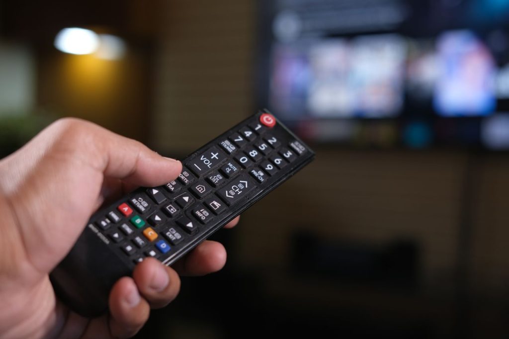 Con foco en seguridad digital y protección de datos: Subtel instruye bloqueo de cerca de 2 mil sitios de TV pirata